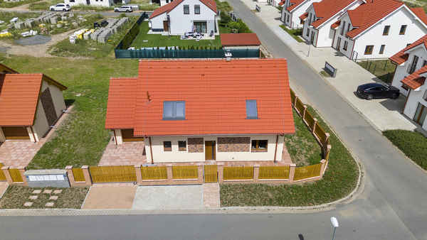 Prodej novostavby RD 5+kk s garáží, Veltrusy okr. Mělník