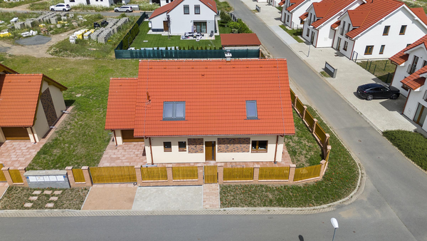 Prodej novostavby RD 5+kk s garáží, Veltrusy okr. Mělník